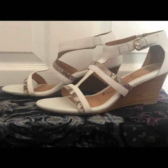 Ivory & Reptile Leather Wedges SOFFT 9M - Picture 1 of 8